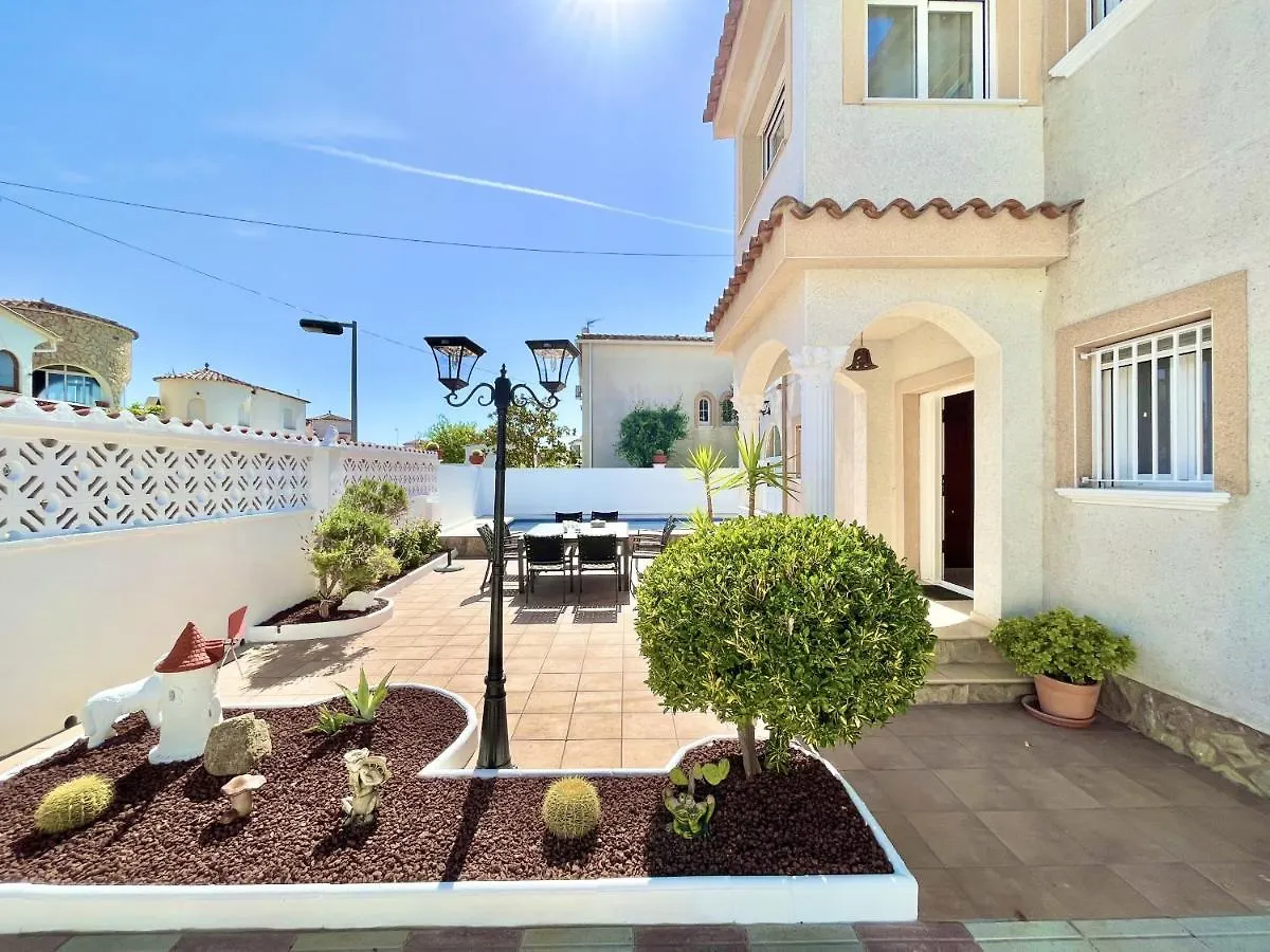Villa Requesens 6-3 - Barneda Premium Empuriabrava